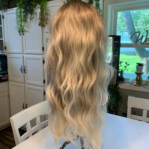 New w/out Tags Hard Top Synthetic Blonde Ombre Wavy Hair Wig